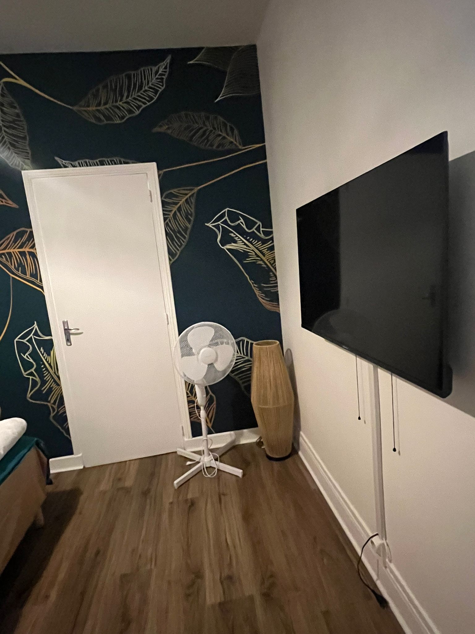 Chambre lumineuse appartement N°11 avec balcon Vichy