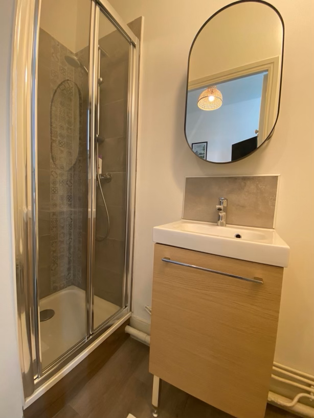 Salle d'eau du studio N°6 Les Sources Vichy