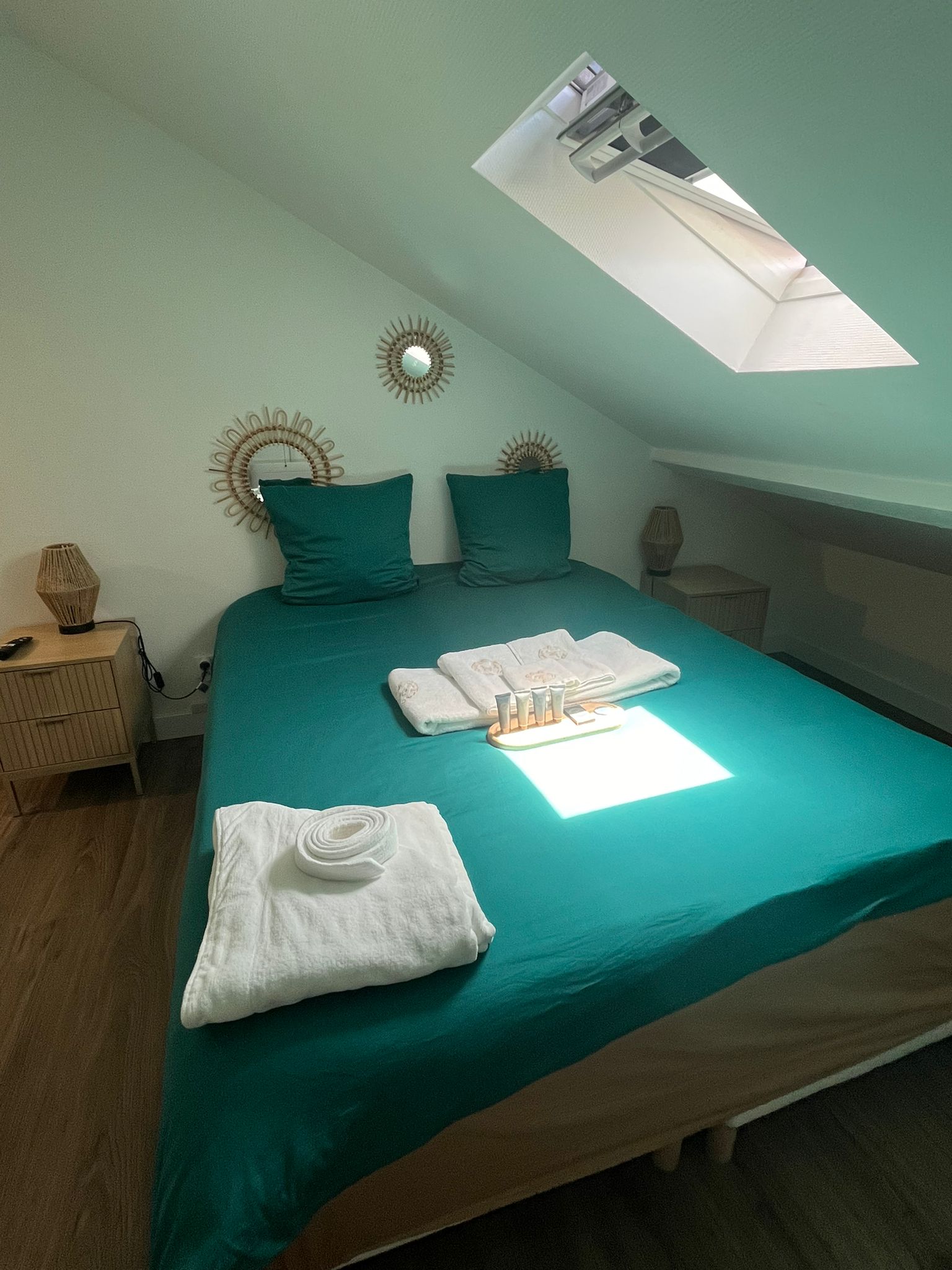 Chambre du duplex N°9 lit Queen size à Vichy